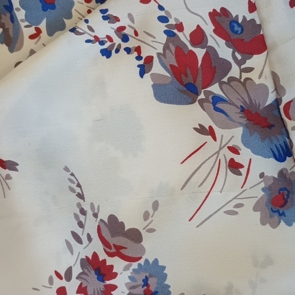 Lumiere floral wrap blouse in cream blue and red size S - Picture 7 of 10